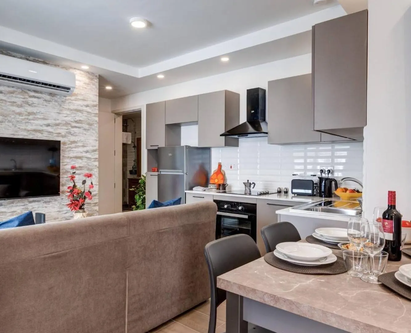 Designer 1 Bed Maisonette Swieqi By Homely Is-Swieqi 0*,  Malta